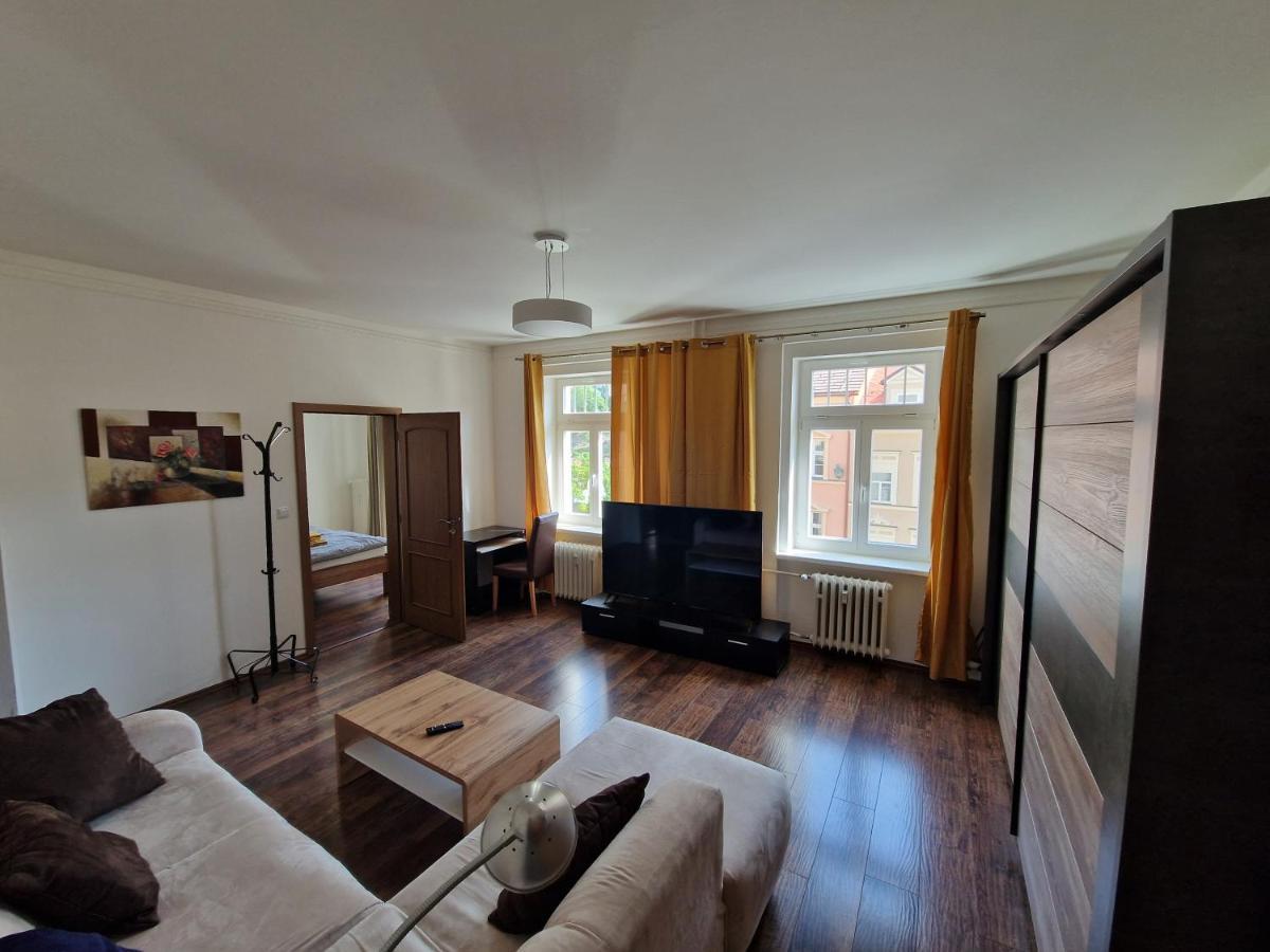 Apartmán 63m2 s balkonem v lázeňském centru Karlovy Vary Esterno foto